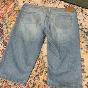 American eagle capris 12